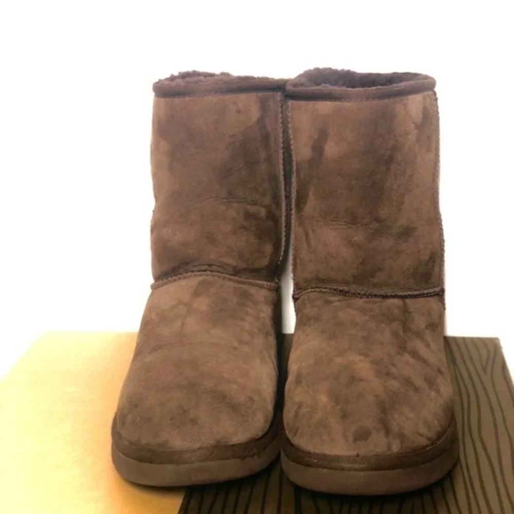 UGG BOOTS CLASIC SIZE 6 WOMEN’S